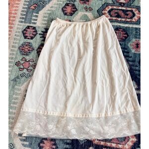 Lorraine Lingerie Vintage Half Slip Cream Lace Trim Floral Hem Medium 21 Inch